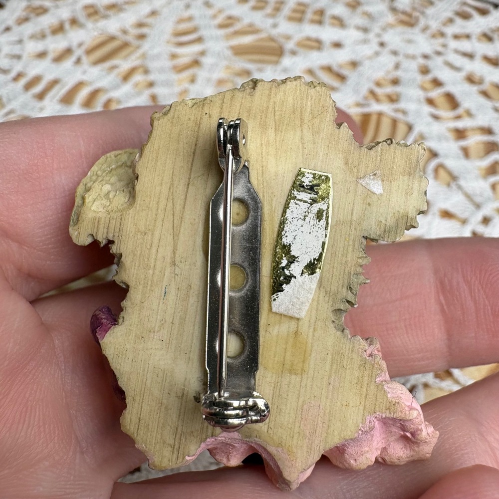 Vintage Unsigned Boyd Style Teddy Bear Brooch Cottagecore Textured Resin - Picture 2 of 7